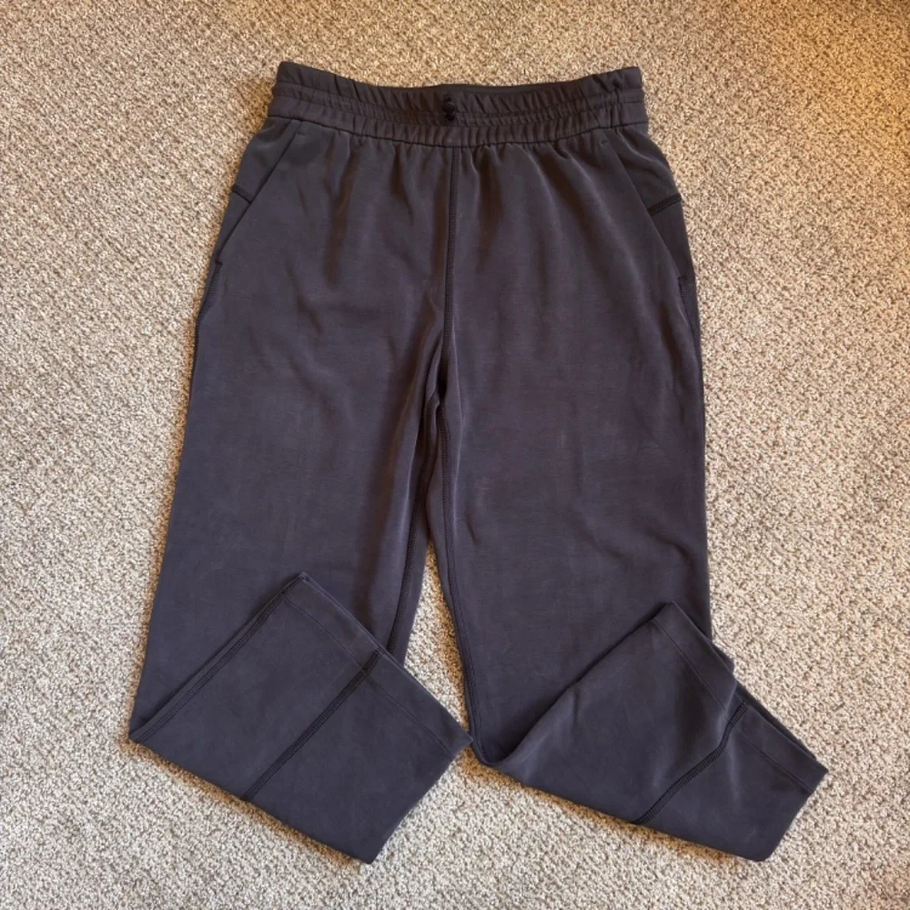Lululemon Softstreme High-Rise Straight Leg Crop in washed black